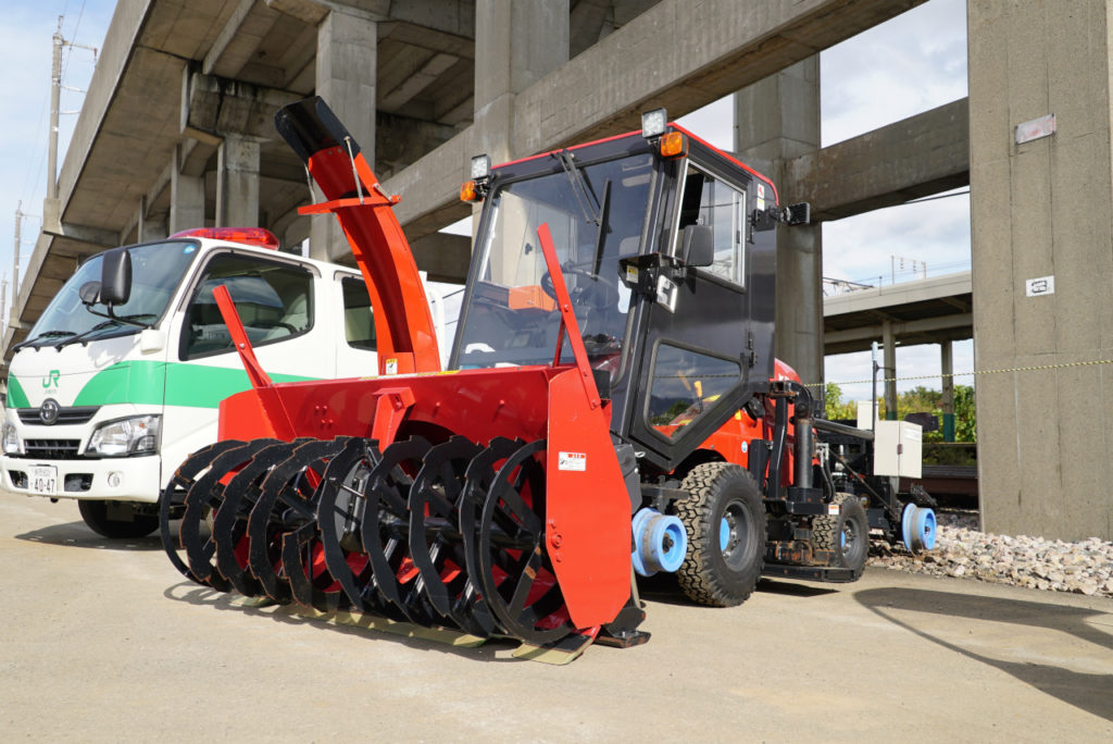 新潟トランシス株式会社　とらん丸　NR30P 乗用式小型除雪車　除雪機 新潟トランシス株式会社 とらん丸 NR30P 乗用式小型除雪車 除雪機